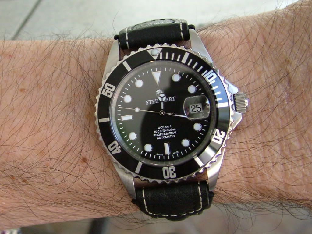 submariner style watch