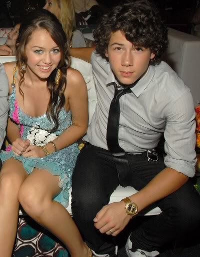 about the picture of miley cyrus do made a blowjob in nick jonas
